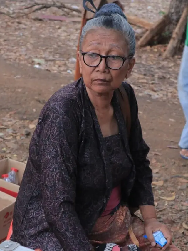 6 Potret Asriati, Sosok Pengisi Suara 'Mak Lampir' Misteri Gunung Merapi