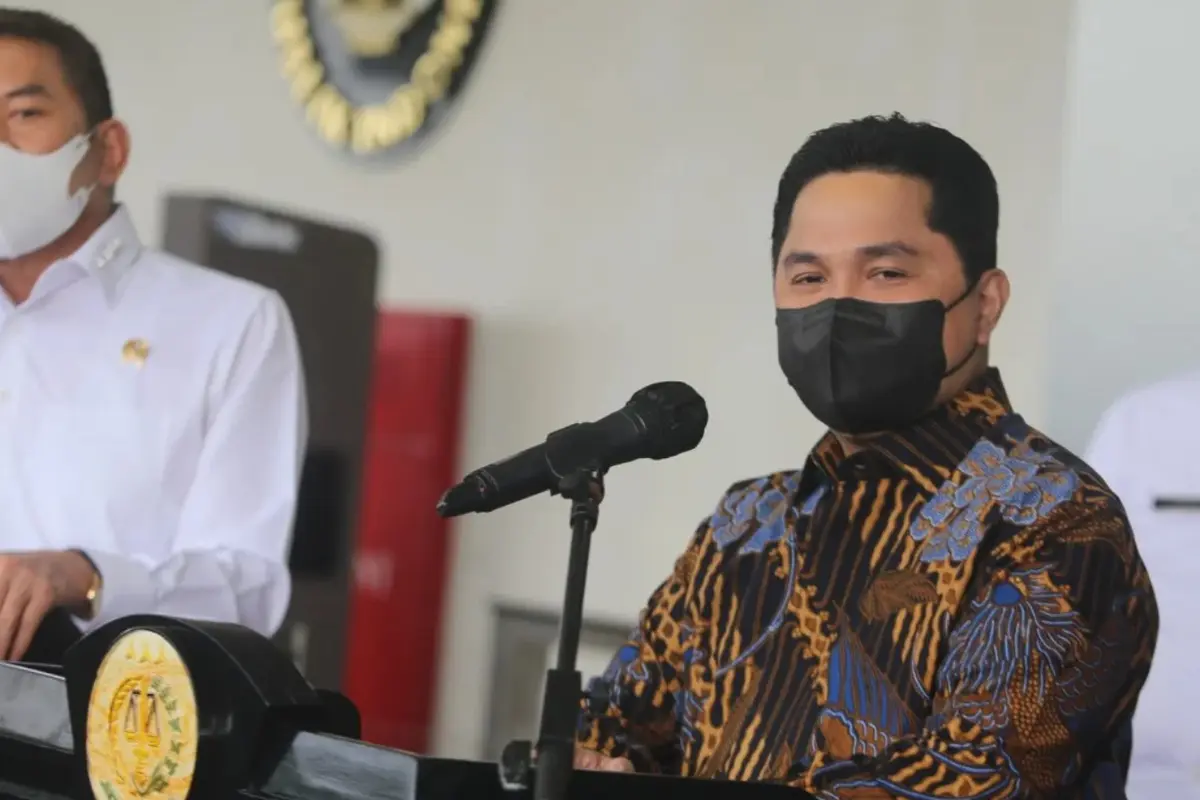 Menteri BUMN Erick Thohir dalam konferensi pers mengenai korupsi Garuda Indonesia di Kejaksaan Agung, Senin (27/6/2022). (Tim Publikasi Erick Thohir)