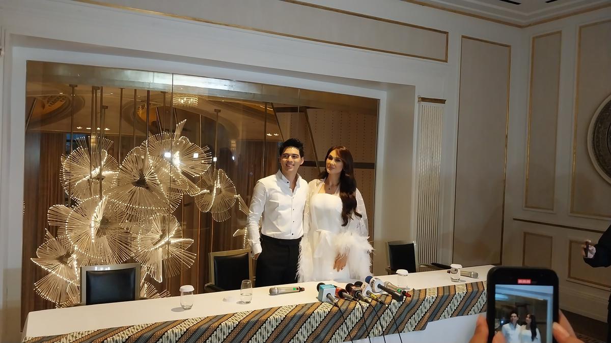 Luna Maya Tepis Kabar Sudah Hamil: So Far Lagi Datang Bulan Sih