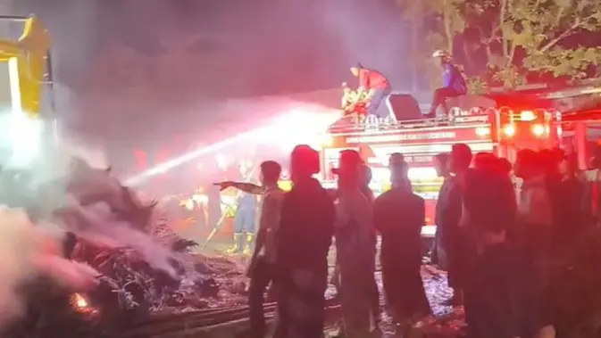 Kronologi Kebakaran Desa Adat Sade, Api Hanguskan Ratusan Rumah Suku Sasak