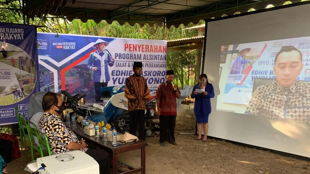 Edhie Baskoro Yudhoyono Beri Bantuan ke Petani Secara Daring.