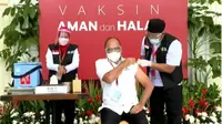 Ketua Umum Kamar Dagang dan Industri (Kadin) Indonesia Rosan Perkasa Roeslani datang ke Istana Kepresidenan Jakarta untuk menerima penyuntikan vaksin Covid-19buatan Sinovac, Rabu 13 Januari 2021.