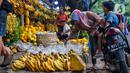 Selama Ramadhan sendiri harga pisang mulai naik akibat tingginya permintaan. (Liputan6.com/Angga Yuniar)