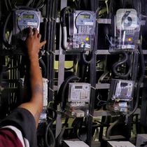 Kementerian Energi dan Sumber Daya Mineral (ESDM) telah mengonfirmasi bahwa tarif tetap berlaku bagi 13 golongan pelanggan nonsubsidi dan 24 golongan pelanggan subsidi. (Liputan6.com/Angga Yuniar)