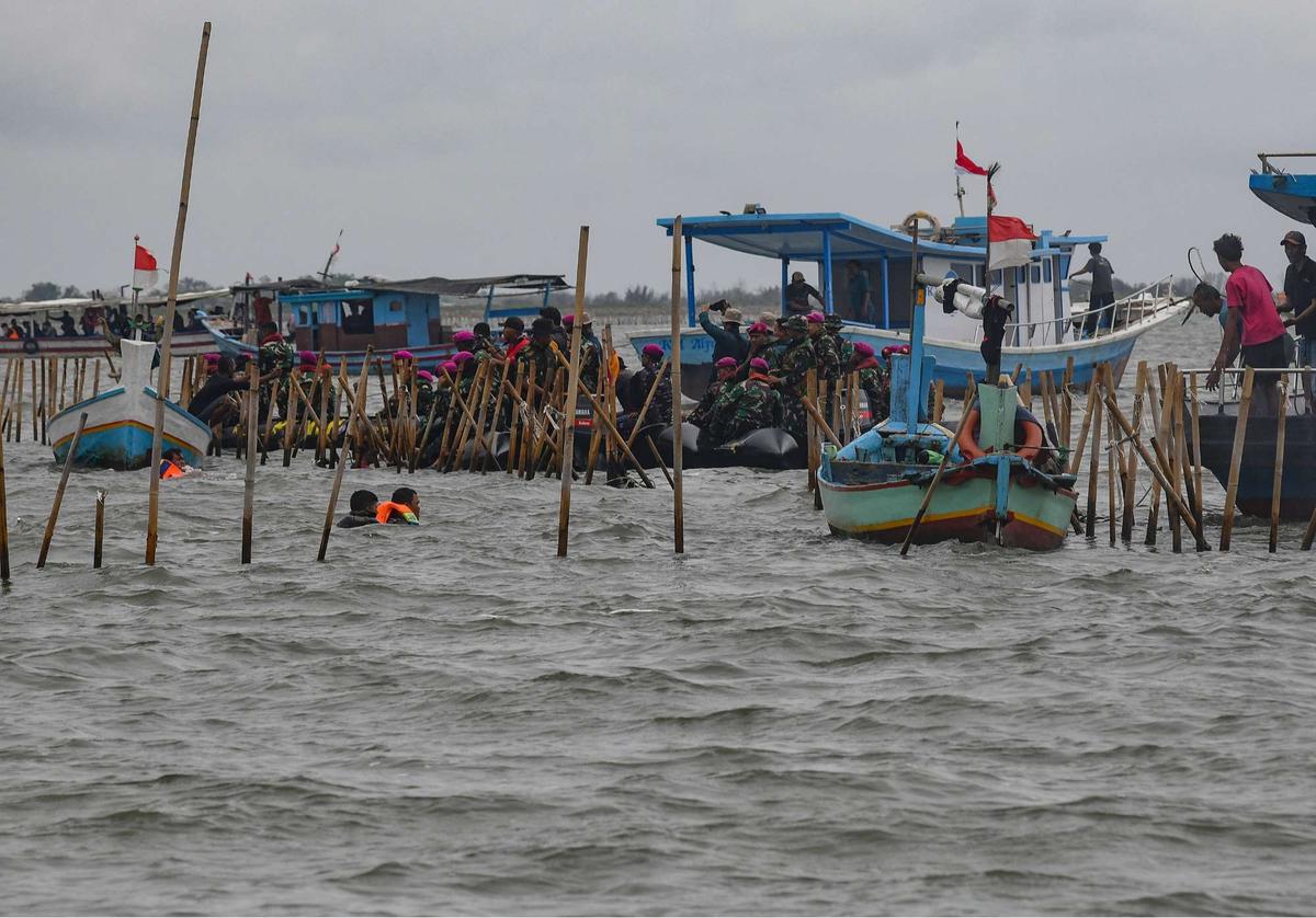 Aksi Ribuan Pasukan TNI AL dan Nelayan Bersatu Bongkar Pagar Laut Misterius di Tangerang