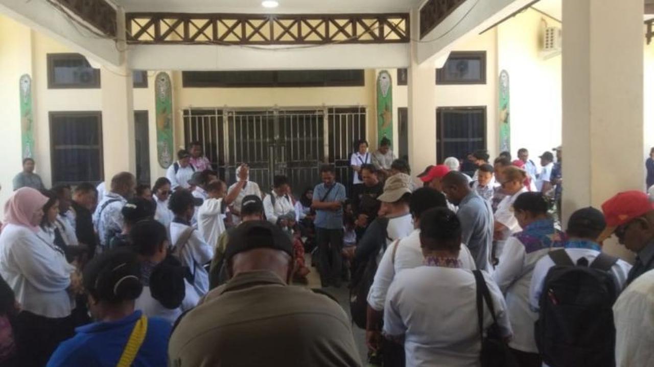 DPRK Jayapura Desak Pemkab Segera Selesaikan Pembayaran TPG THR Guru Jayapura