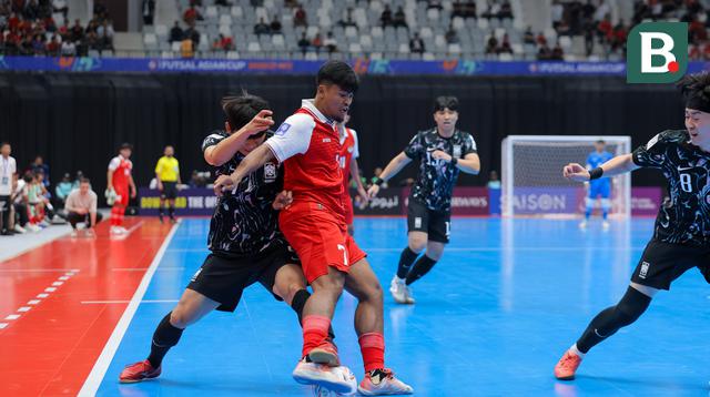 Pemain Timnas Futsal Indonesia Syauqi Saud pada laga kontra Korea Selatan di Piala Asia Futsal di Indonesia Arena hari Selasa malam WIB. (Bagaskara Lazuardi/Bola.com)