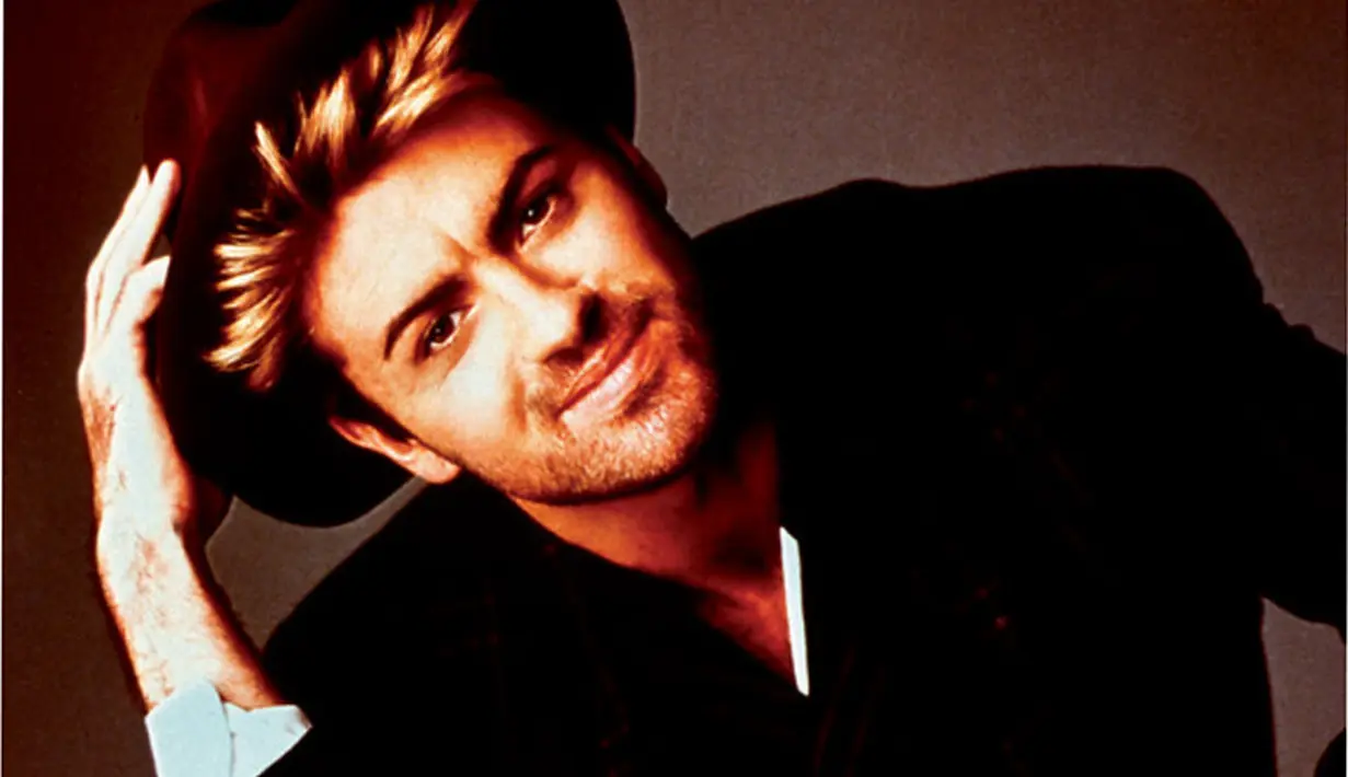 Tersiar kabar, di tahun 2011 George sempat terserang penyakit paru-paru yang mengharuskan dirinya menunda konser yang akan berlangsung saat itu. Ia juga sempat tidak sadarkan diri ketika jalani perawatan intensif. (doc.georgemichael.com)