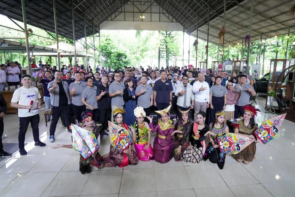 Menko IPK Agus Harimurti Yudhoyono (AHY) bersama Menteri Ekraf Teuku Riefky Harsya menghadiri Atas Langit Festival: Grand Opening, Ceremony Fun Run & Creative Experience di Sentul