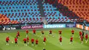 Para pemain Wales berlatih di Johan Cruyff Arena, Amsterdam, Belanda, Jumat (25/6/2021). Wales akan melawan Denmark pada pertandingan babak 16 besar Euro 2020. (Koen van Wael/Pool via AP)