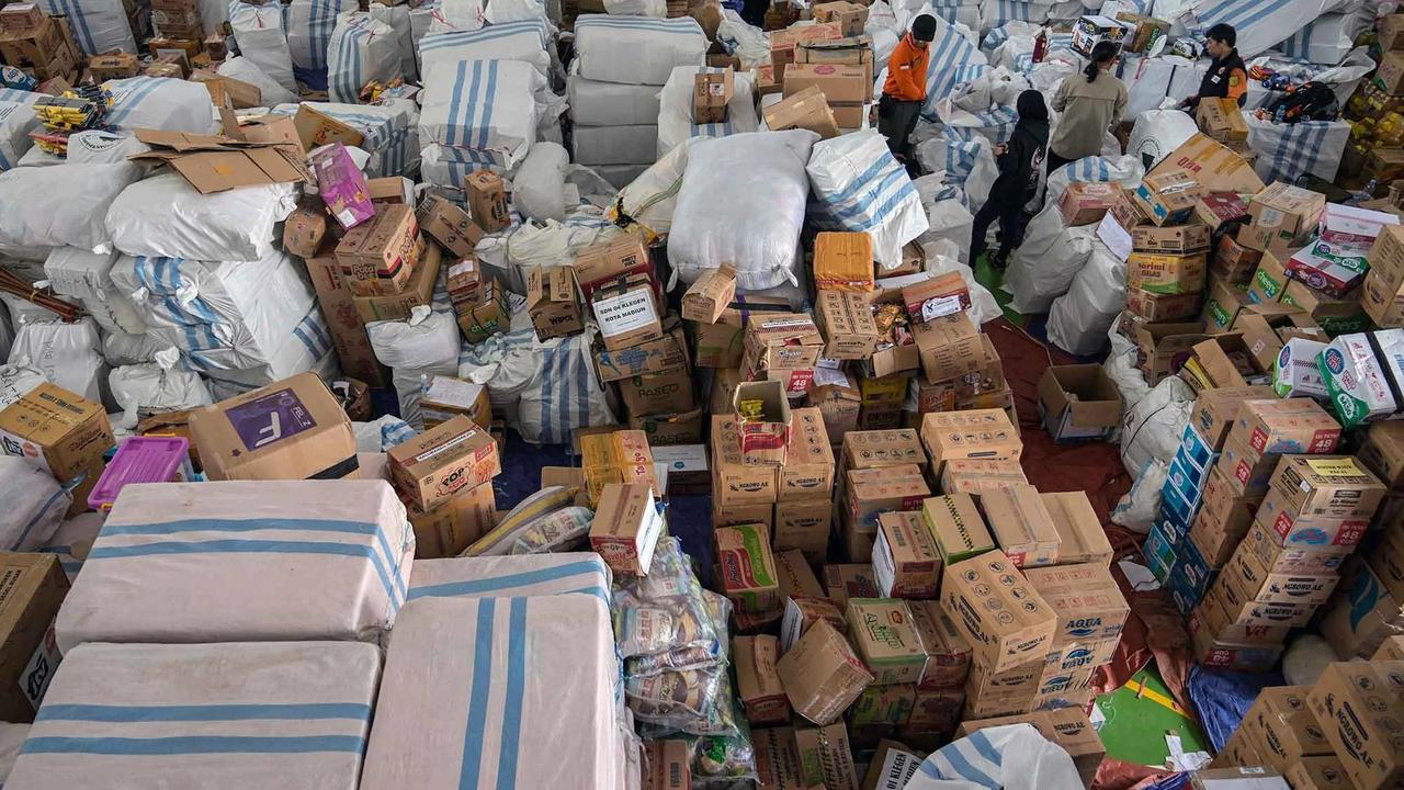 FOTO: Tumpukan Bantuan Menggunung di Gudang BPBD Sidoarjo untuk Korban Bencana Sumatera