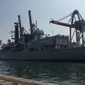 NI Angkatan Laut Indonesia menyambut kehadiran HMS Richmond milik Inggris di Pelabuhan Tanjung Priok Jakarta Utara pada Jumat (8/10/2021) (Liputan6.com/Teddy Tri Setio Berty)