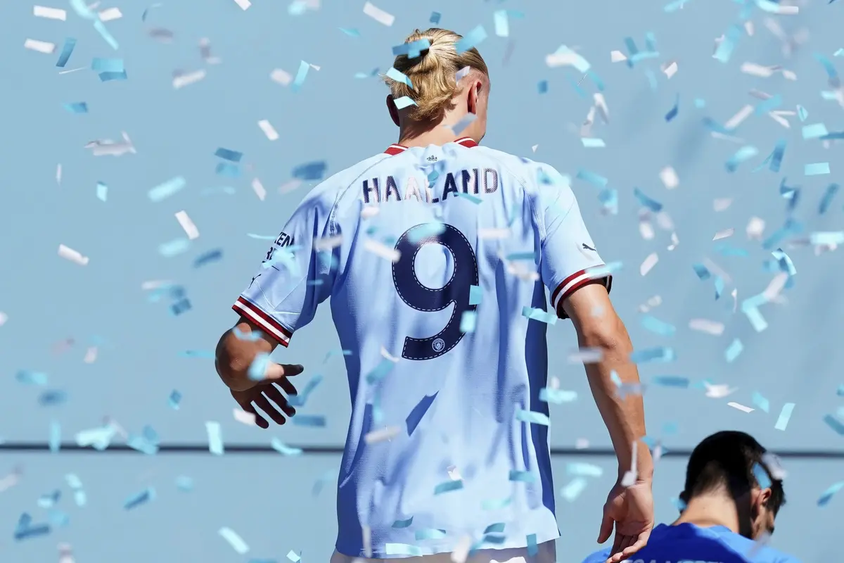 Foto: Disambut Gegap Gempita Publik Etihad, Manchester City Perkenalkan Pemain Barunya Termasuk Erling Haaland