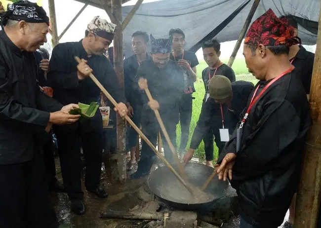 Masih dalam balutan agenda wisata Banyuwangi Festival (B-Fest) dihadirkan festival sego lemeng dan kopi uthek.