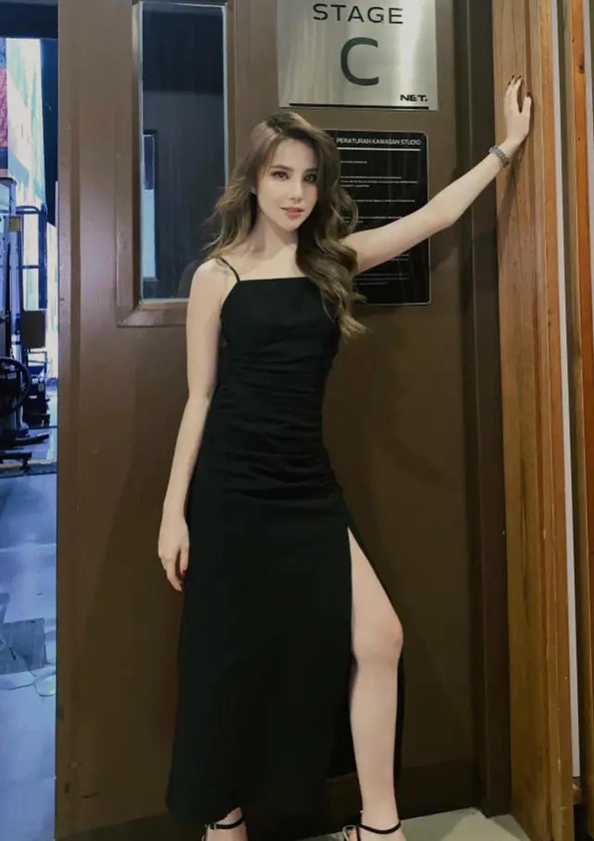 8 Gaya Agatha Chelsea Pakai Dress Panjang, Tampil Anggun dan Cantik Menawan