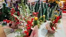 Pernak-pernik Natal dijual di salah satu toko di Pasar Baru, Jakarta, Selasa (13/12/2022). Dua pekan jelang perayaan Natal, penjualan pernak-pernik mulai terlihat di sejumlah toko di Jakarta, diskon bahkan diberikan untuk menarik perhatian pembeli seperti yang dilakukan toko di kawasan Pasar Baru ini. (Liputan6.com/Johan Tallo)