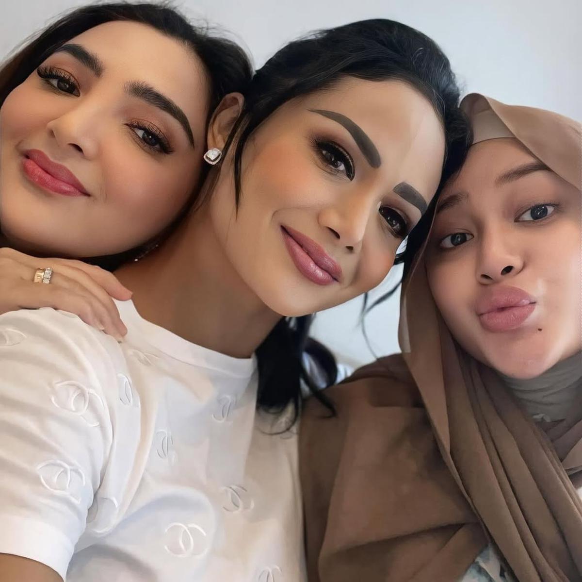 Bikin Haru, Begini Cara Aurel Hermansyah Peringati Hari Ibu - Unggah Foto Bareng Kris Dayanti dan Ashanty
