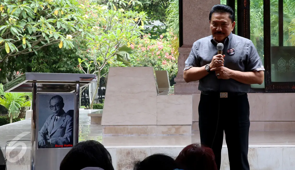 Mantan Kepala BIN Hendro Priyono saat menghadiri peringatan mendiang Bung Hatta ke - 37, Jakarta, Selasa (14/2). Hari ini tepat 37 tahun meninggalnya Bapak Bangsa Mohammad Hatta atau Bung Hatta. (Liputan6.com/Johan Tallo)