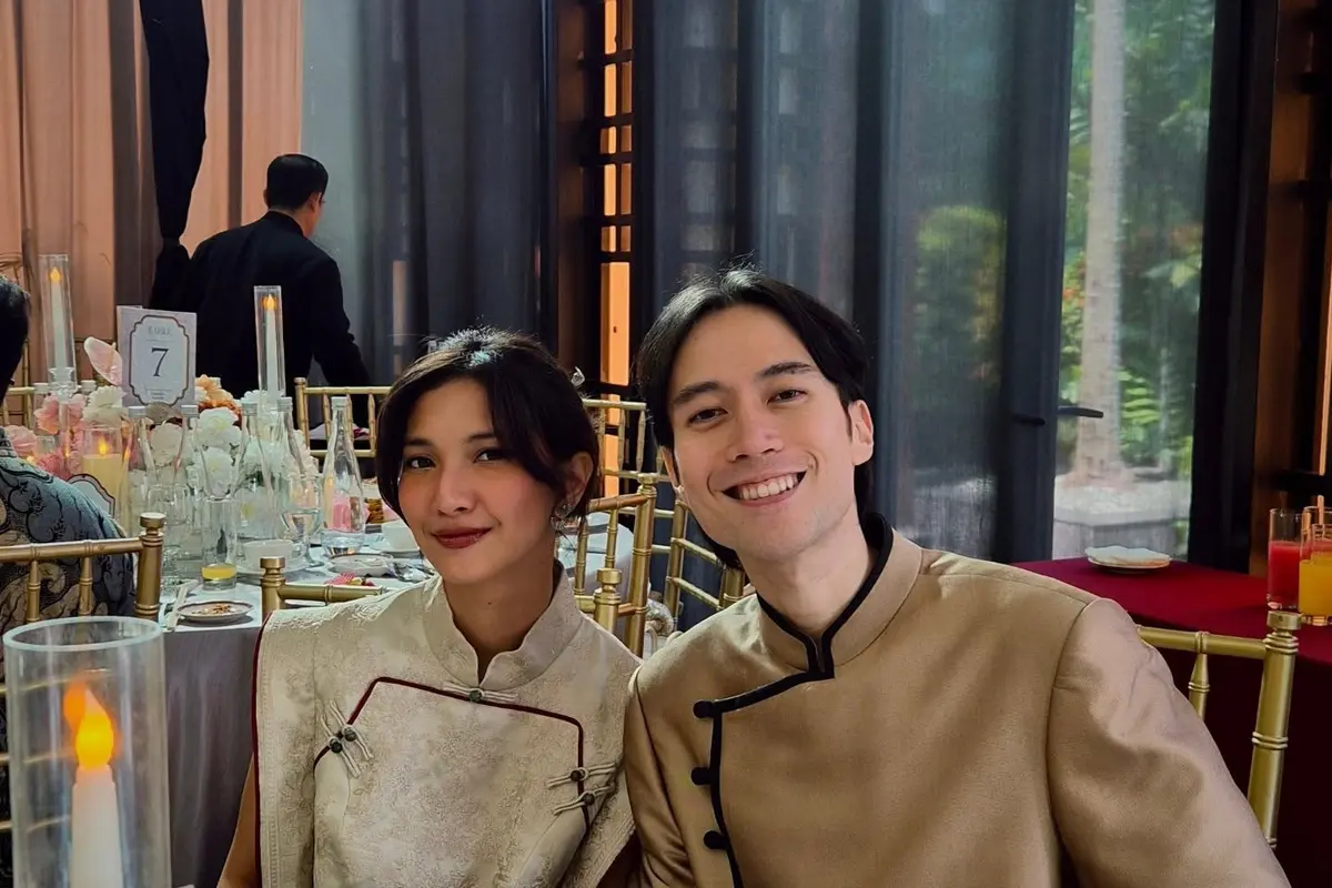 Adu Gaya Dua Pasutri, Vidi Aldiano-Sheila Dara & Al Ghazali-Alyssa Daguise Kenakan Cheongsam Hadri Acara Sangjit