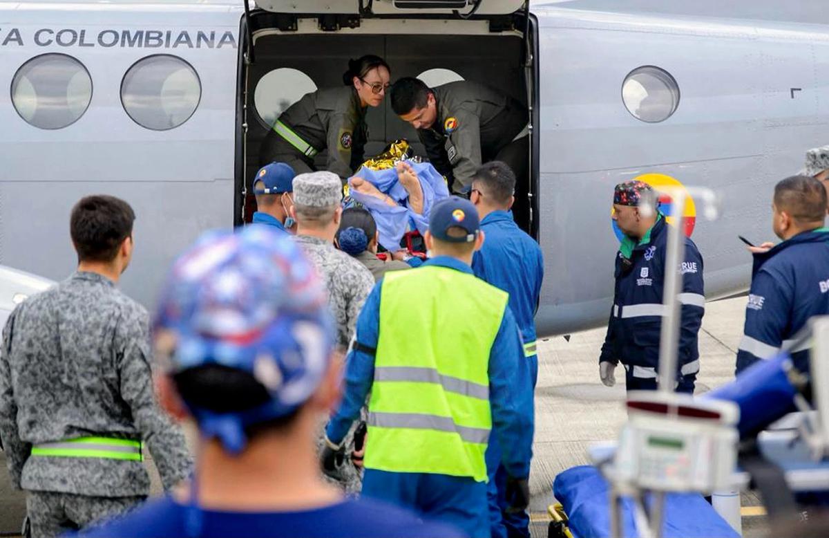 FOTO: Pesawat Hercules Jatuh Sesaat Lepas Landas Puluhan Orang Tewas