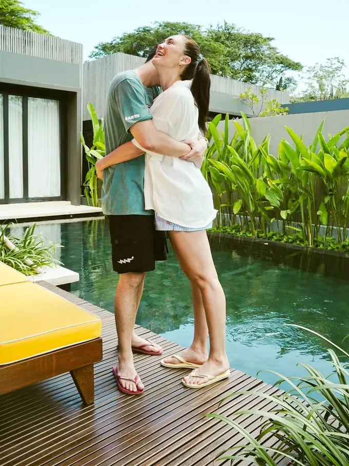 Pernikahan Tinggal Menghitung Hari, Gaya Kasual Luna Maya dan Maxime Bouttier Bak Pemotretan Prewedding