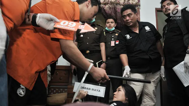 Rekonstruksi Pembunuhan Satu Keluarga di Bekasi