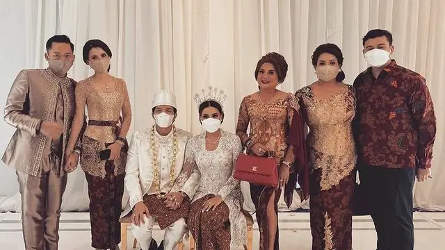 6 Potret Sarah Menzel di Acara Pernikahan Aurel Hermansyah, Pakai Kebaya Bali