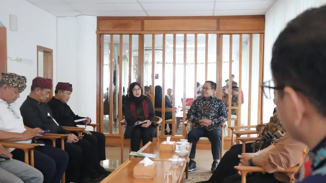 Bupati Banyuwangi Ipuk Fiestinadani Menerima kunjungan Dosen Institut Seni Indonesia (ISI) Surakarta (Istimewa)