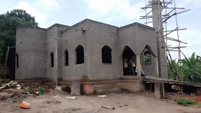 Pembangunan Masjid di Uganda yang diprakarsai Ivan Gunawan bersama Yayasan Golden Future serta desainer interior Susan Emir. (Foto: Dok. IST/Ivan Gunawan)