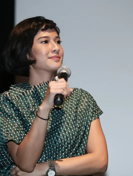 "Banyak mempelajari banyak hal dari nol seperti mempelajari bahasa Jawa yang baik dan benar, atau berbahasa Indonesia dengan logat Jawa," lanjut Dian. (Galih W. Satria/Bintang.com)