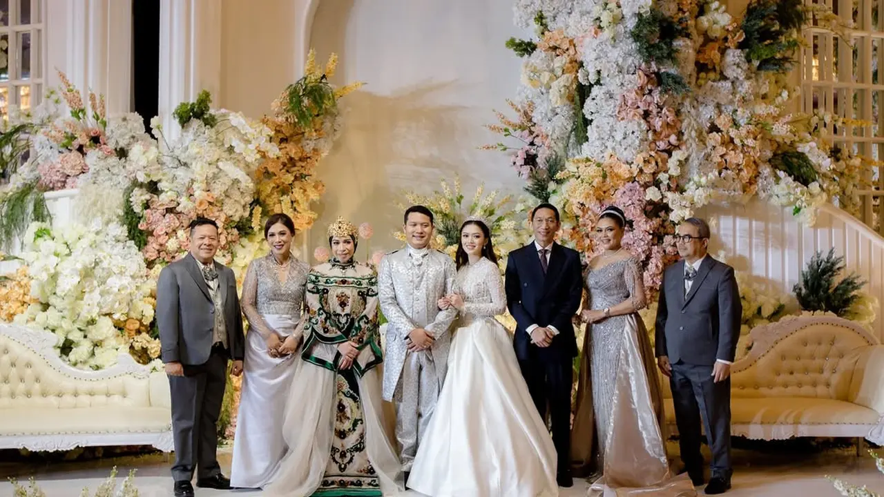 Gaya Kondangan Melly Goeslaw