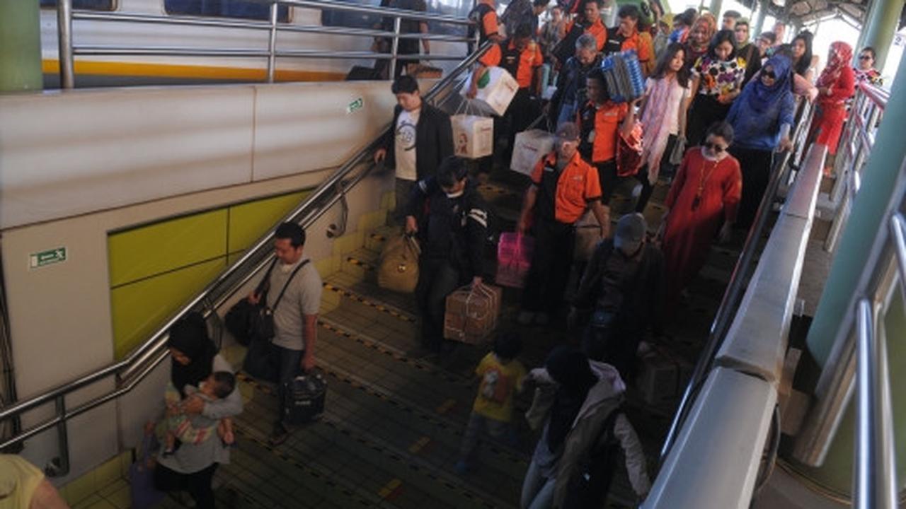 Pemudik mulai berdatangan di Stasiun Gambir