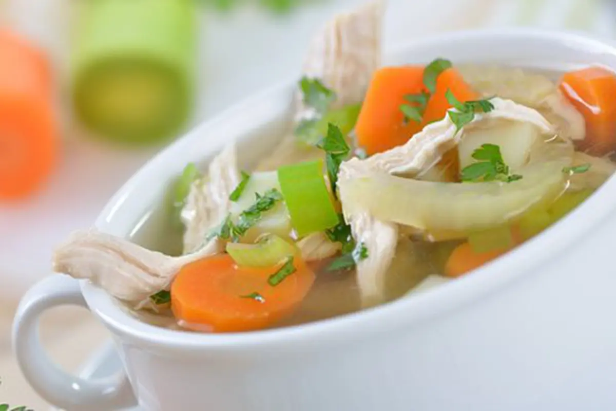 Memasak sayur sup./Copyright shutterstock.com