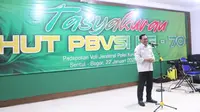 Ketua Umum Persatuan Bola Voli Seluruh Indonesia (PBVSI), Imam Sudjarwo, saat memberikan sambutan pada kegiatan tasyakuran 70 tahun PBVSI di Padepokan Voli Jenderal Pol. Kuntarto di Sentul Bogor, Rabu (22/1/2025). (Bola.com/Istimewa)