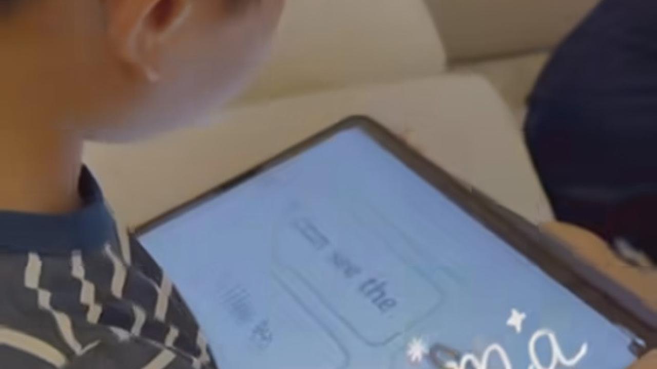 Nia Merasa Dampingi Anak Sedang Belajar Tidak Mudah