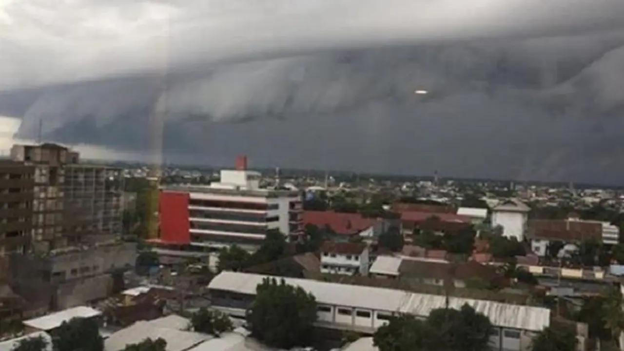 Awan Gelombang Tsunami