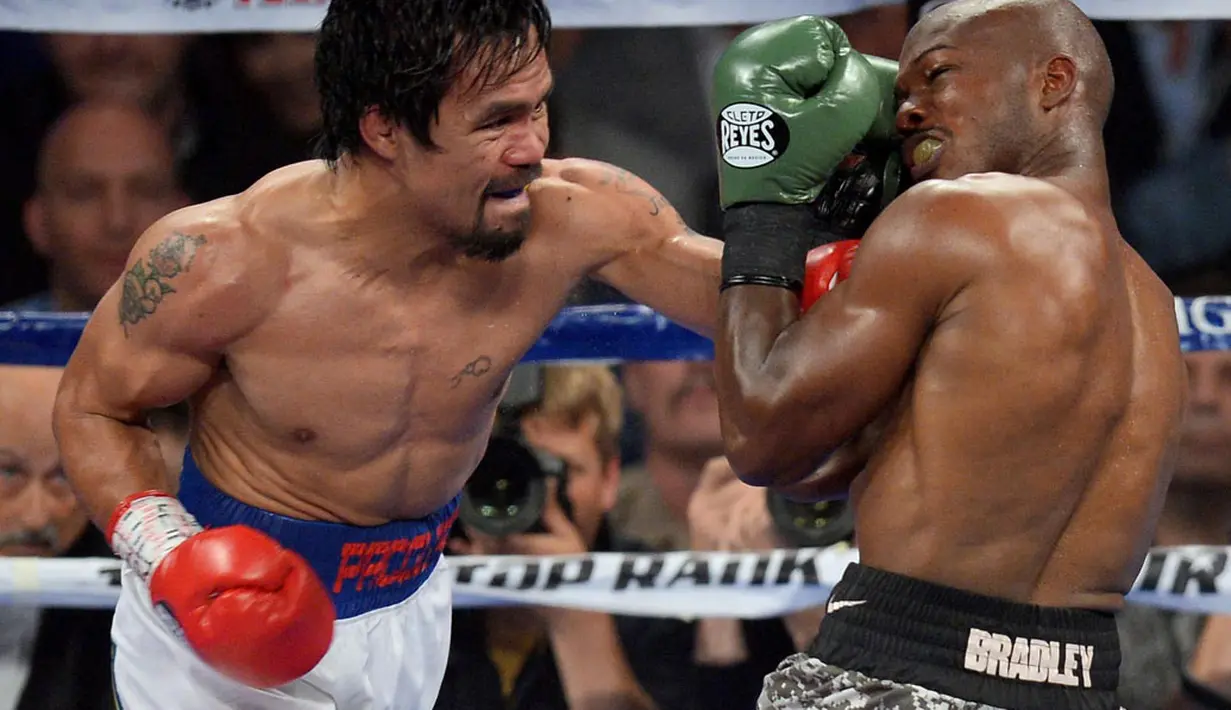 Manny Pacquiao (kiri) vs Timothy Bradley (REUTERS/Joe Camporeale-USA TODAY)