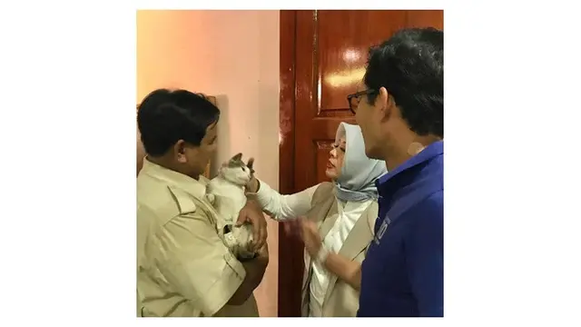 Potret Kedekatan Antara Prabowo dengan Bobby Si Kucing Kesayangan