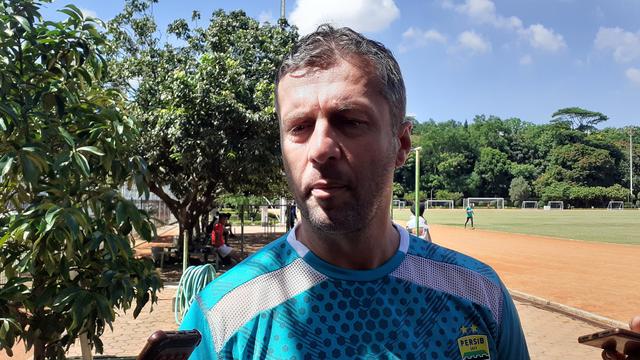Pelatih Persib Bandung, Miljan Radovic.