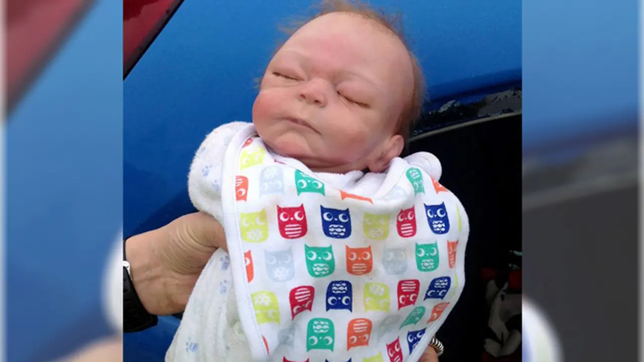 Polisi Ini Malah Menyesal Usai Selamatkan `Bayi`