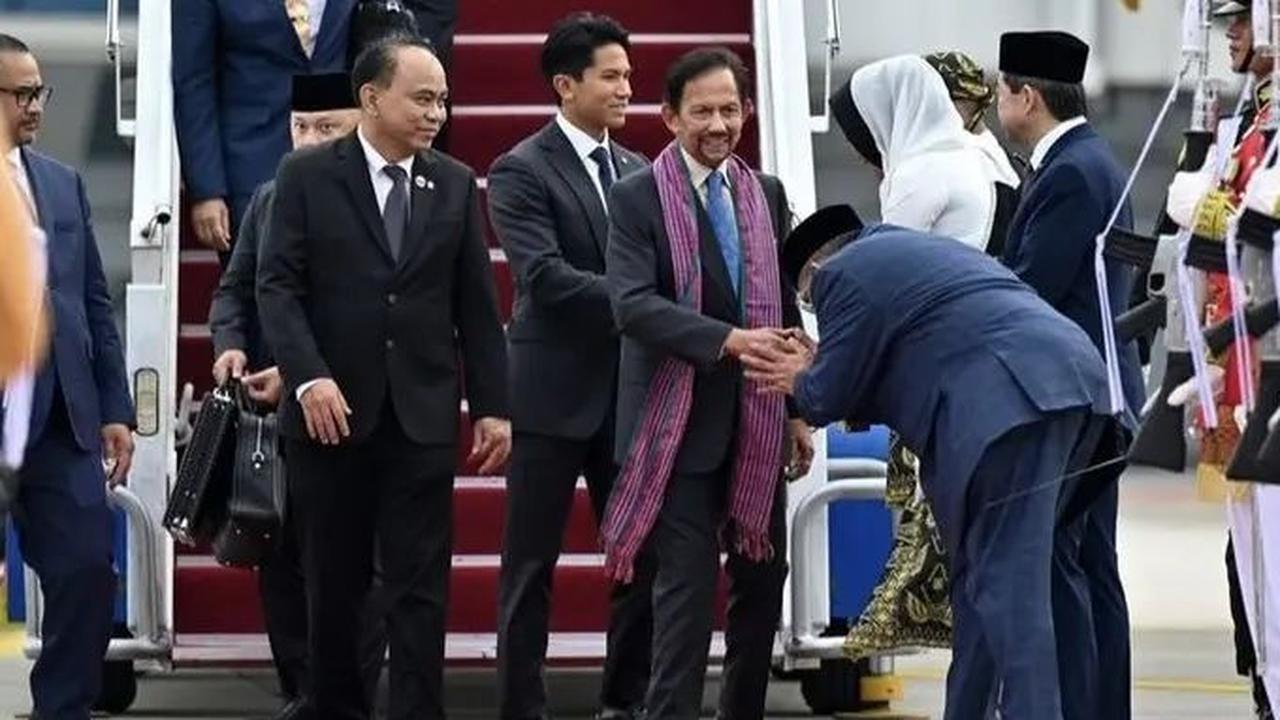 Kehadiran sosok Pangeran Abdul Mateen  bikin geger masyarakat tanah air.