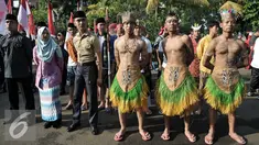 Peserta tengah saat mengikuti upacara pembukaan semarak 17 Agustus-an di BPSDM Kemenkumham, Cinere, Depok, Jumat (12/8). Menkumham Yasonna Laoly buka semarak 17 Agustusan di lingkungkan Kemenkumham. (Liputan6.com/Yoppy Renato