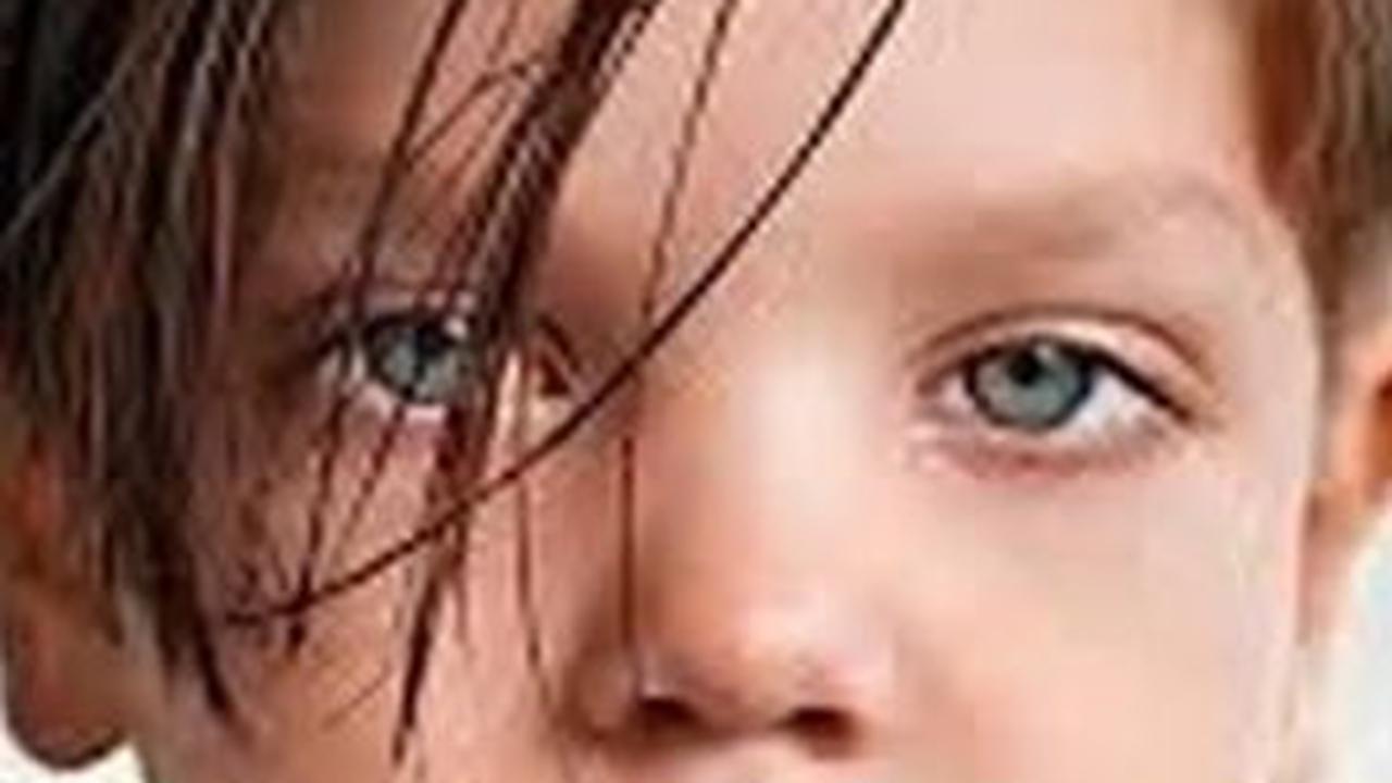 Model Rambut Anak Cowok Lucu: Side Swept Berponi