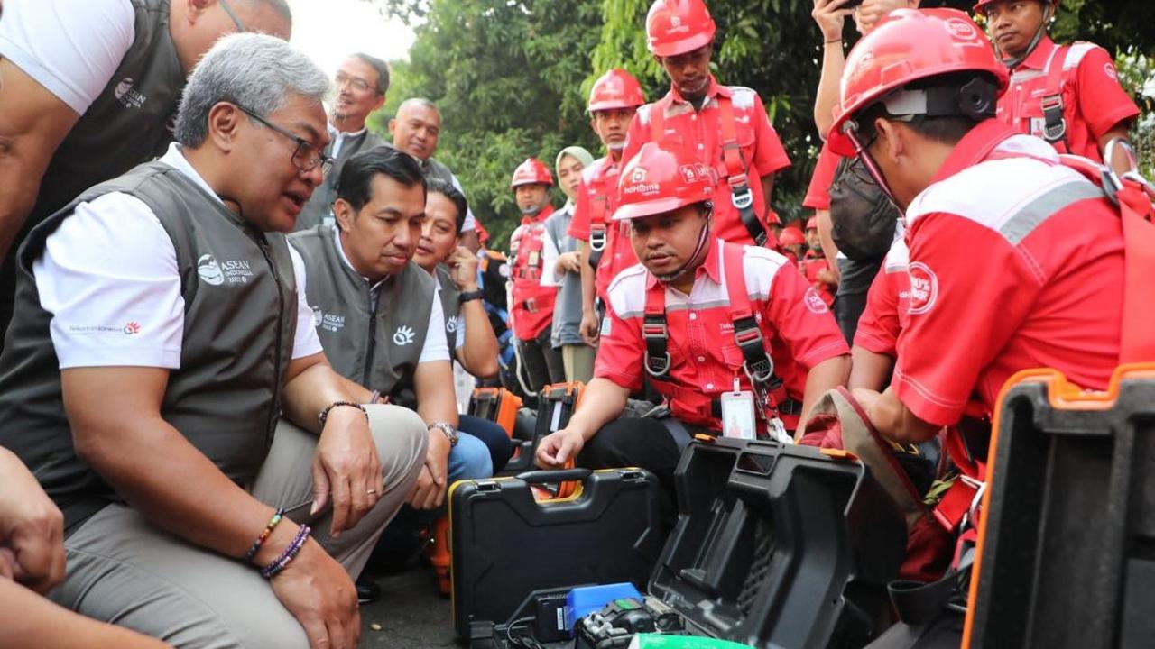 Keseluruhan layanan ini akan didukung oleh 242 personel baik di posko, area konferensi hingga lapangan untuk memastikan kualitas layanan tetap prima selama kegiatan berlangsung.