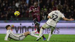Berhadapan dengan Salernitana, AS Roma tampil dominan dan unggul dalam penguasaan bola di lapangan. (Alessandro Garofalo/LaPresse via AP)