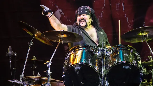 [Bintang] Vinnie Paul