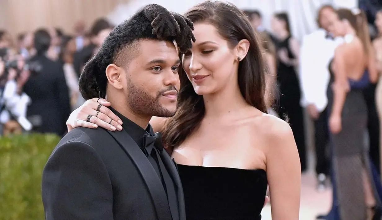 Lalu tak lama kemudian, Bella dan Abel pun terlihat tengah melakukan kencan yag sangat romantis di Paris. (Entertainment Tonight)