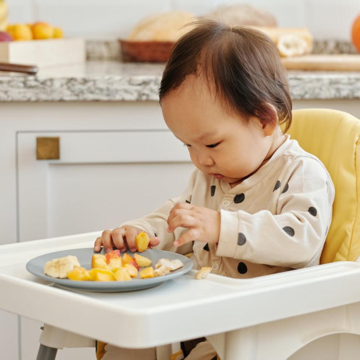 Ilustrasi Bayi Makan