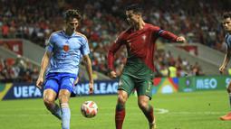 Cristiano Ronaldo dan kawan-kawan yang sebelum laga berada di puncak klasemen dengan keunggulan 2 poin dari Spanyol sebenarnya hanya membutuhkan hasil imbang untuk lolos ke semifinal. (AP/Rui Vieira)
