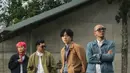 Dengan material yang semakin disempurnakan, Vans mengedepankan kenyamanan dan tampilan Loafer yang siap pakai dalam busana formal maupun casual tanpa menghilangkan ciri khas dari Vans.